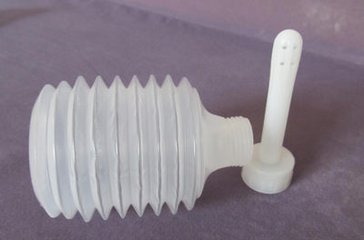 　你这样冲洗阴道，你了解阴道的环境吗?我问她。